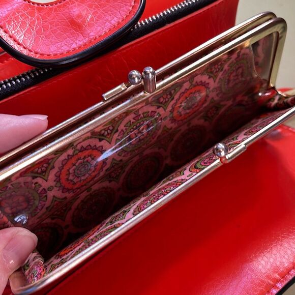 Vintage 1960’s70’s orange faux leather wristlet. - Picture 9 of 16